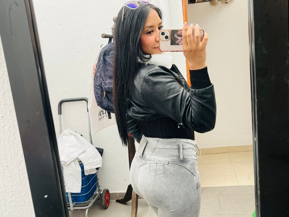 livesex.fan heart_ch1 livesex profile in curvy cams