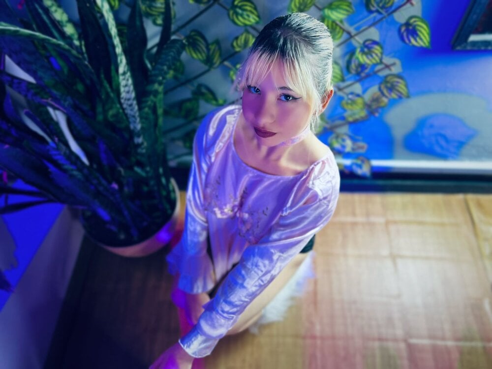 kitty_gang_ webcam livesex profile in chaturbate-web cams