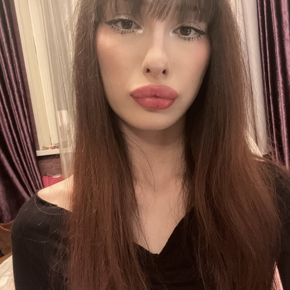 watchgirlcam.com hallfier livesex profile in deutsch cams