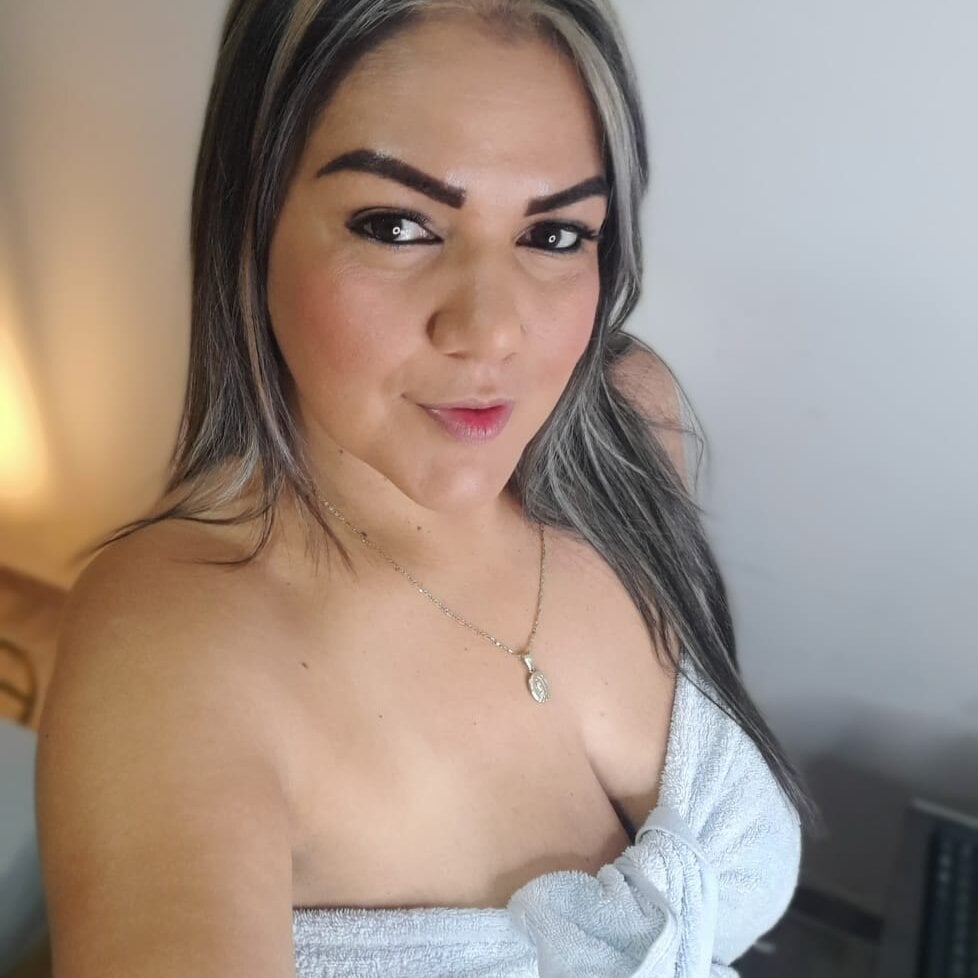 Watch ruby_jimenez18 live on cam at StripChat