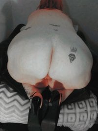 RealQueen_Bitch's Offline Chat Room