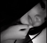Mamacita_12's Offline Chat Room