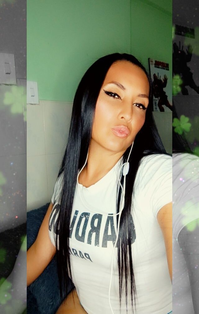 karollhot profile