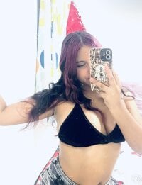 Tiffany_hot99's Offline Chat Room