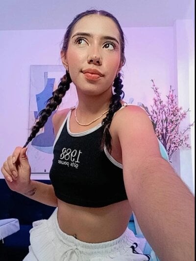 nicole_petite18 from stripchat