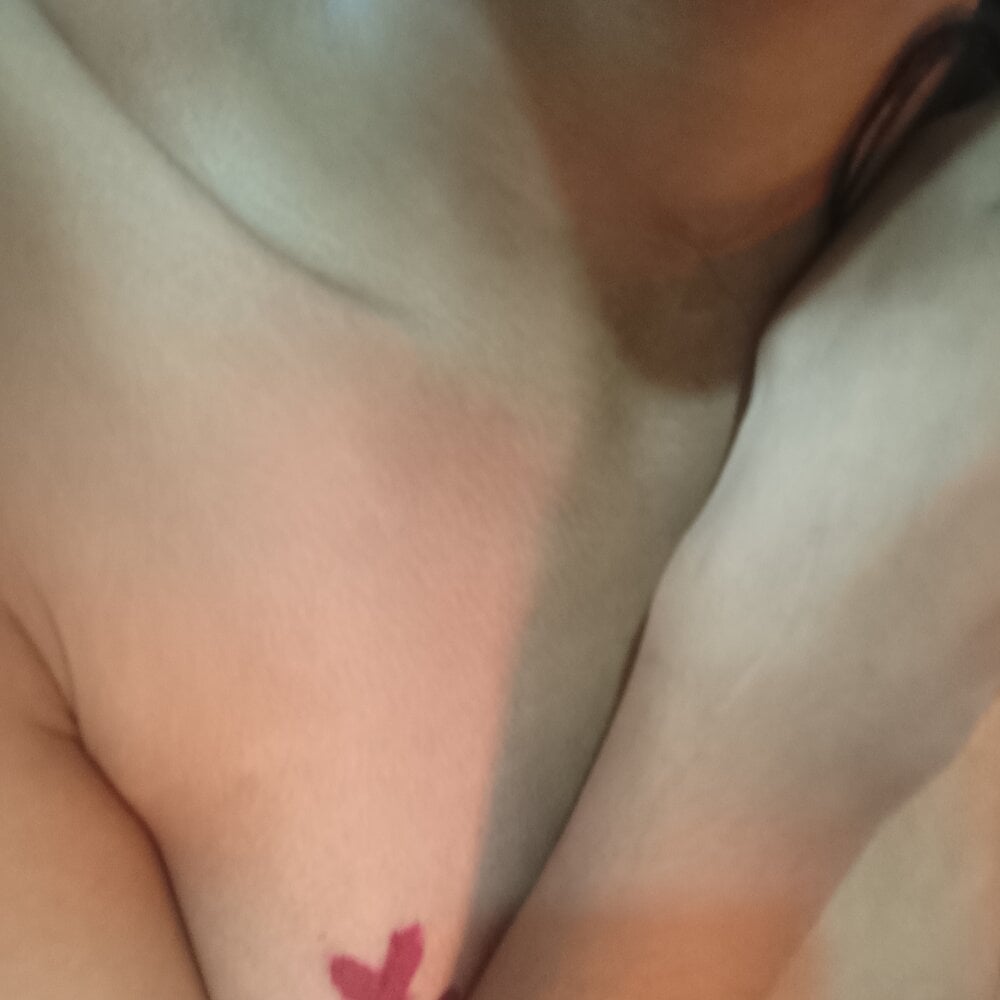 itzz_me_love webcam livesex profile in black-paradise cams