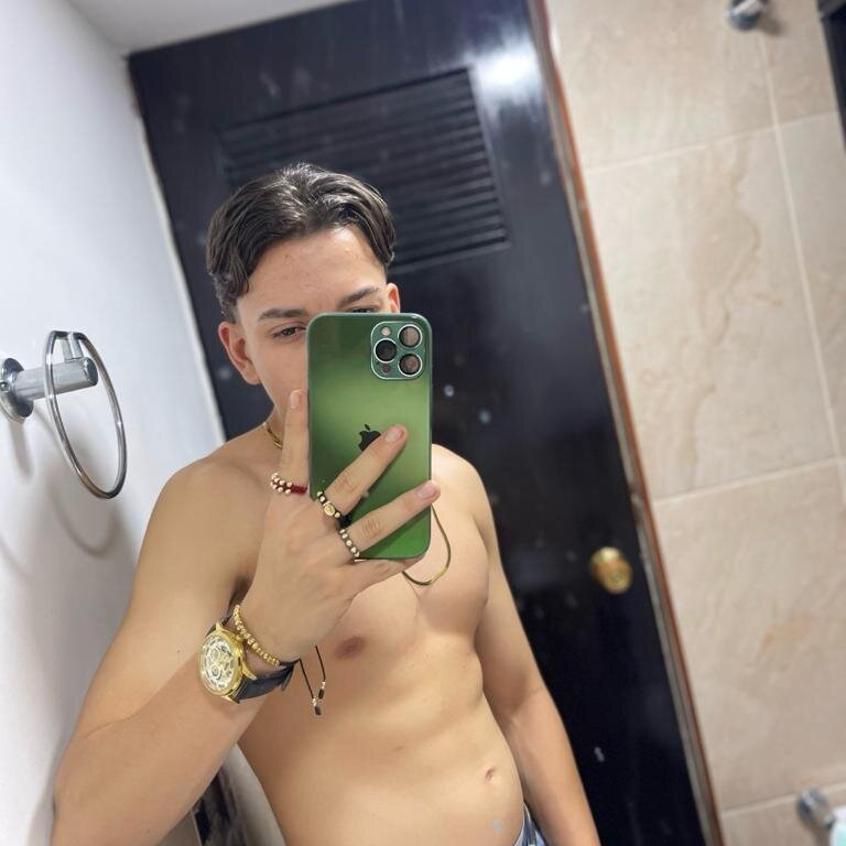 Master_Massimo333 live cam model at StripChat