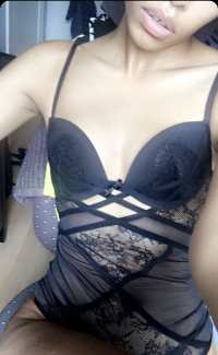malaika99's Offline Chat Room