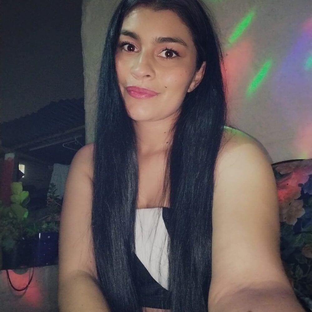 Scarlett_Hot69's Offline XXX Chat