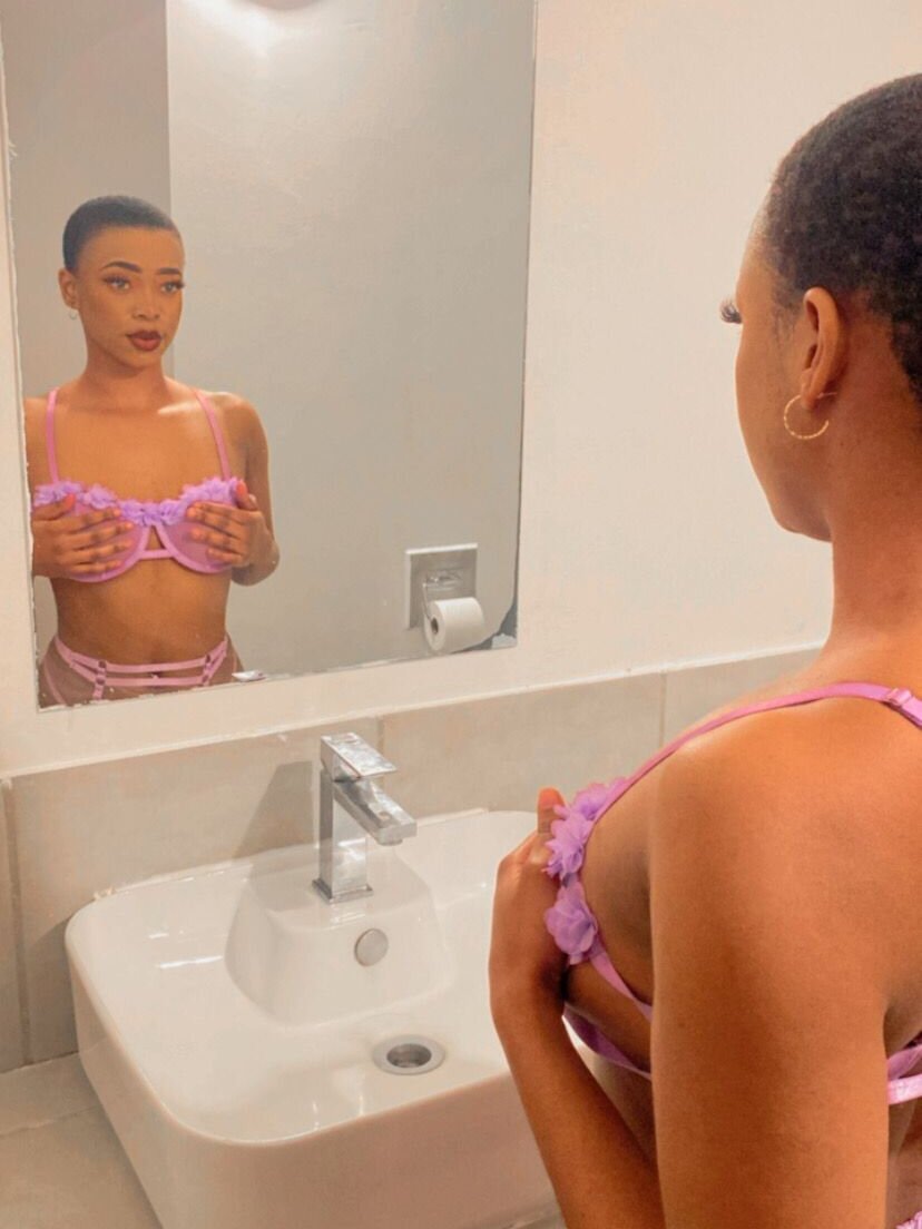 Live sex webcam photo for TheeSeductiveSlender #289690318