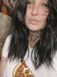 MommyQueen2022's Offline Chat Room