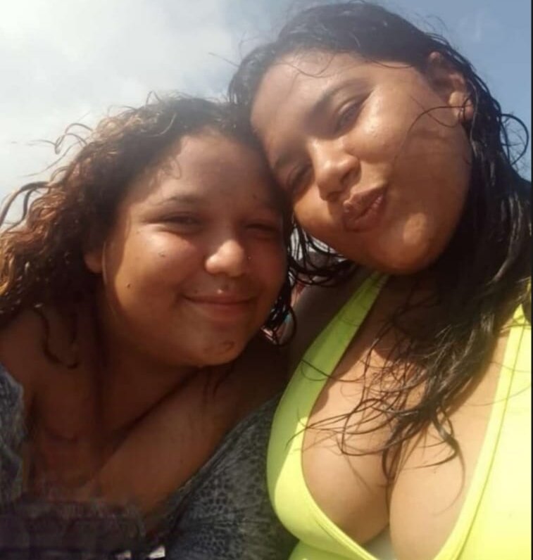 2Funnysisters