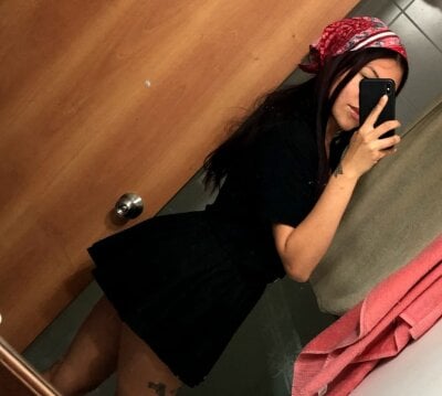 MartinaPink_ Female Latina Chat Cam