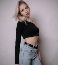 MonicaTurn's Offline Chat Room