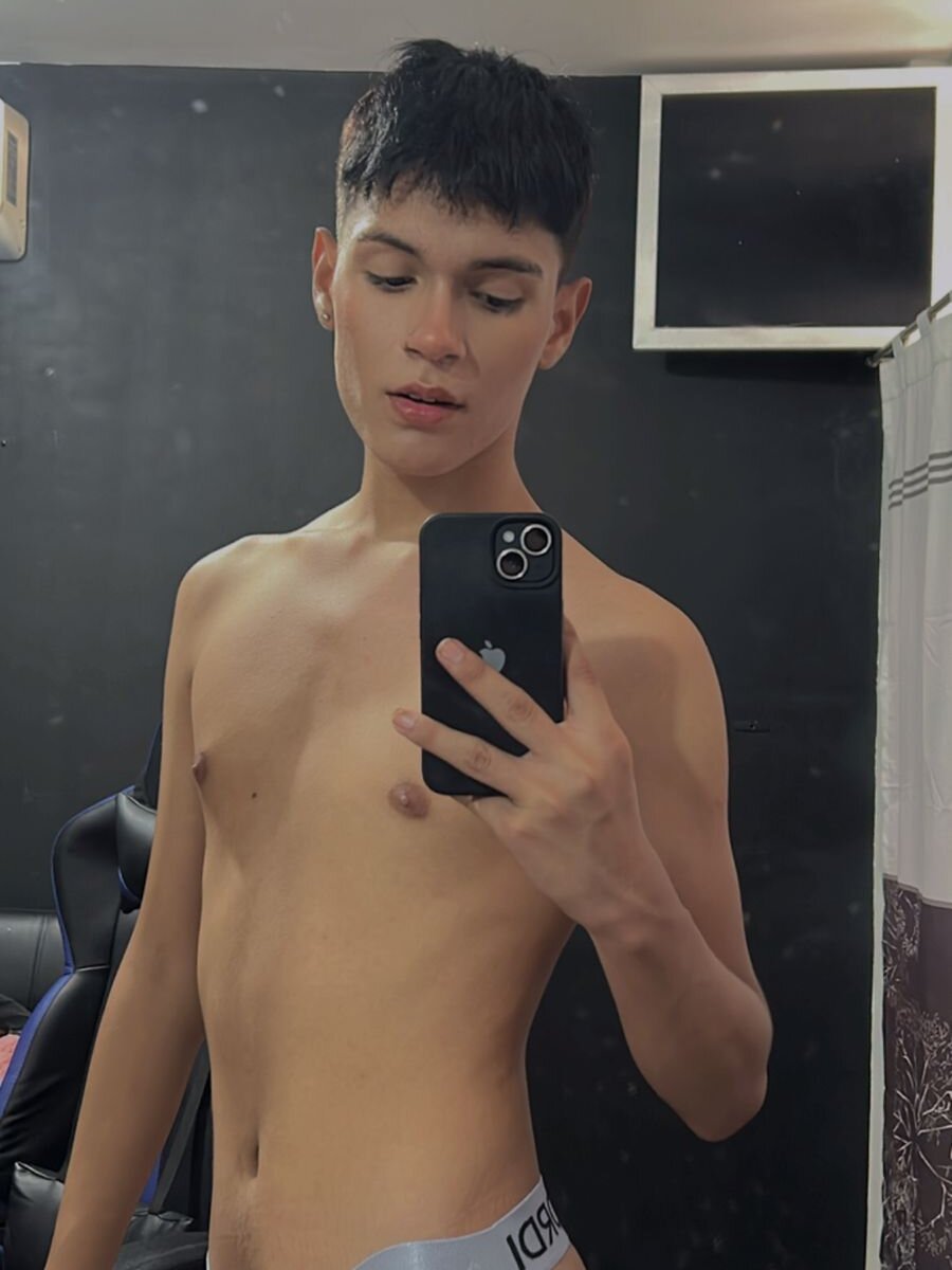 Watch  cristian_ricsex live on cam at StripChat
