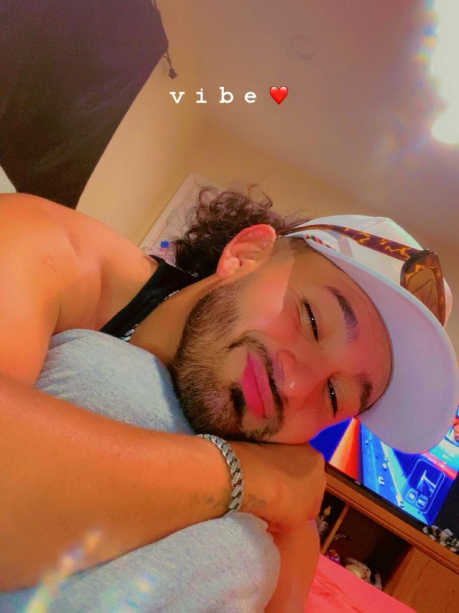 Chavezcarlz's Offline XXX Chat