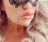 EroticSexyMilf_SophiaX's Offline Chat Room
