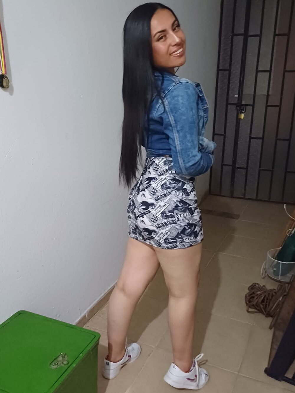 perla_hot_01 webcam profile - Norwegian