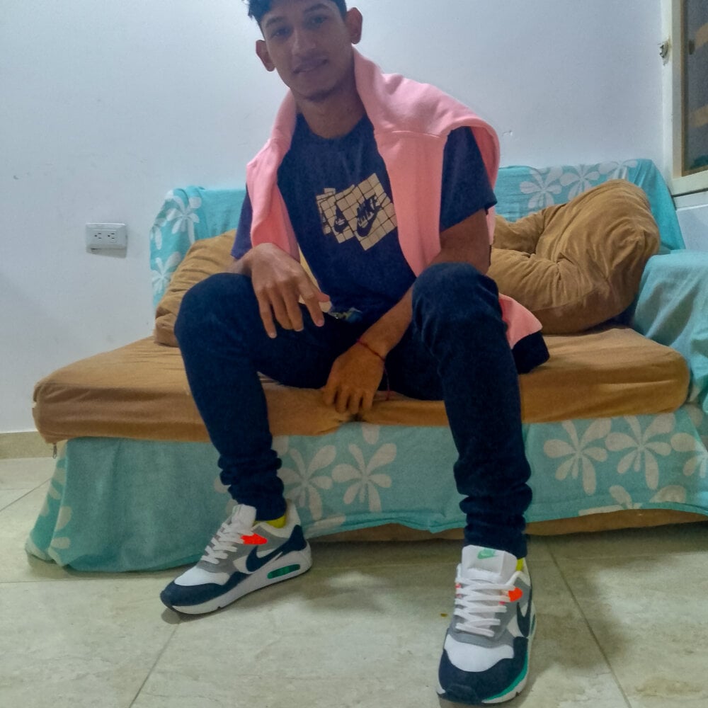 Yeferson123321's Offline XXX Chat