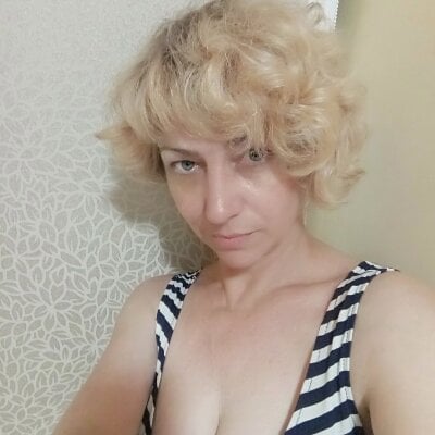 Lorie_Carrie - cheapest privates mature