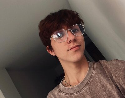 IM_DAREN Male Shaven Cam Strip