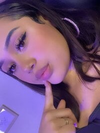 Roxanee_69's webcam live show