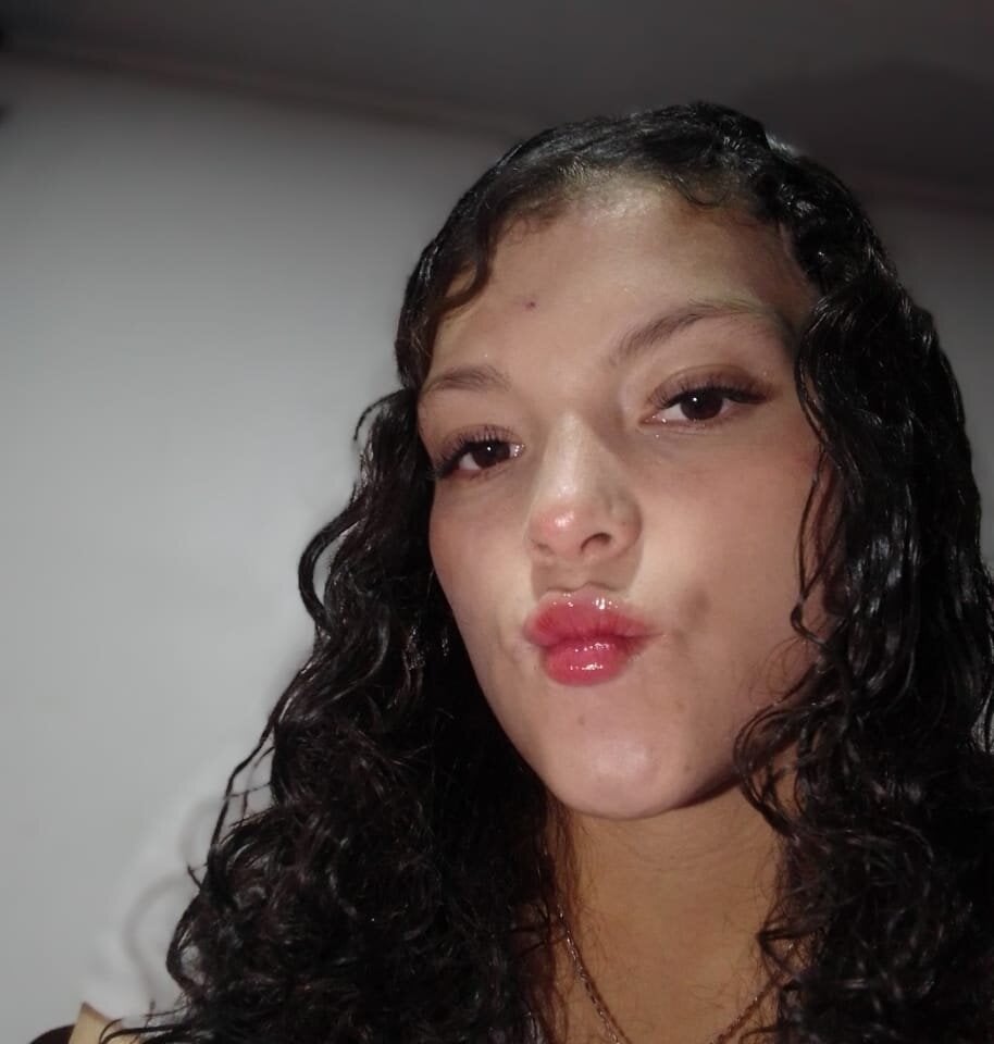 watchgirlcam.com melanyy_kiss livesex profile in wwwassgives cams