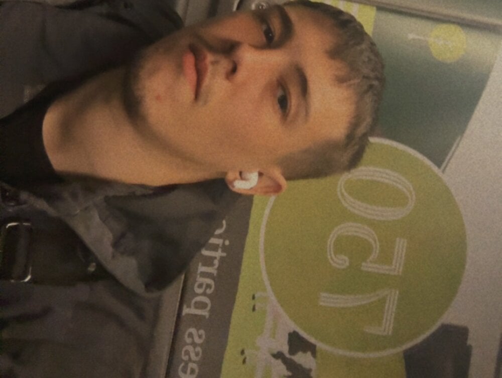 Banandgdjrb's Offline XXX Chat