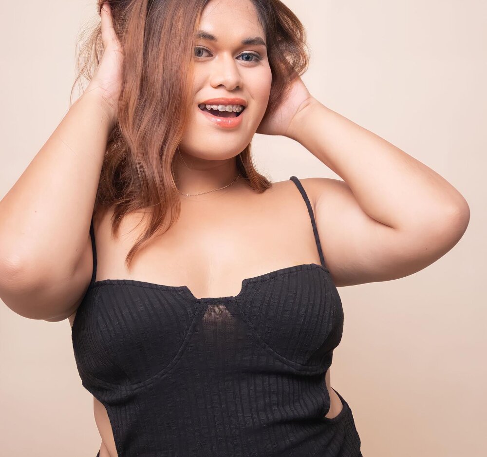 Live sex webcam photo for NaughtyRebecca019 #289502044