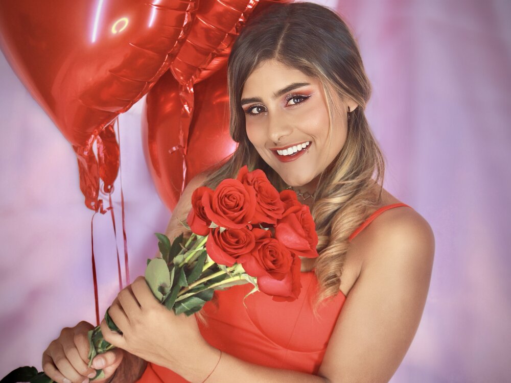 Live sex webcam photo for CHARLOTE_DOLL #284047338