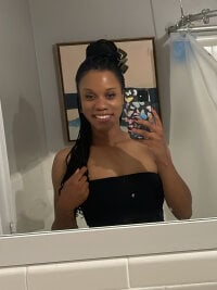 Light_Skined_Goddess' Offline Chat Room