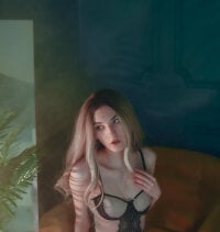 TravelMia's Live Sex Cam Show