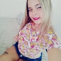 strawberry_kisses__'s Offline Chat Room
