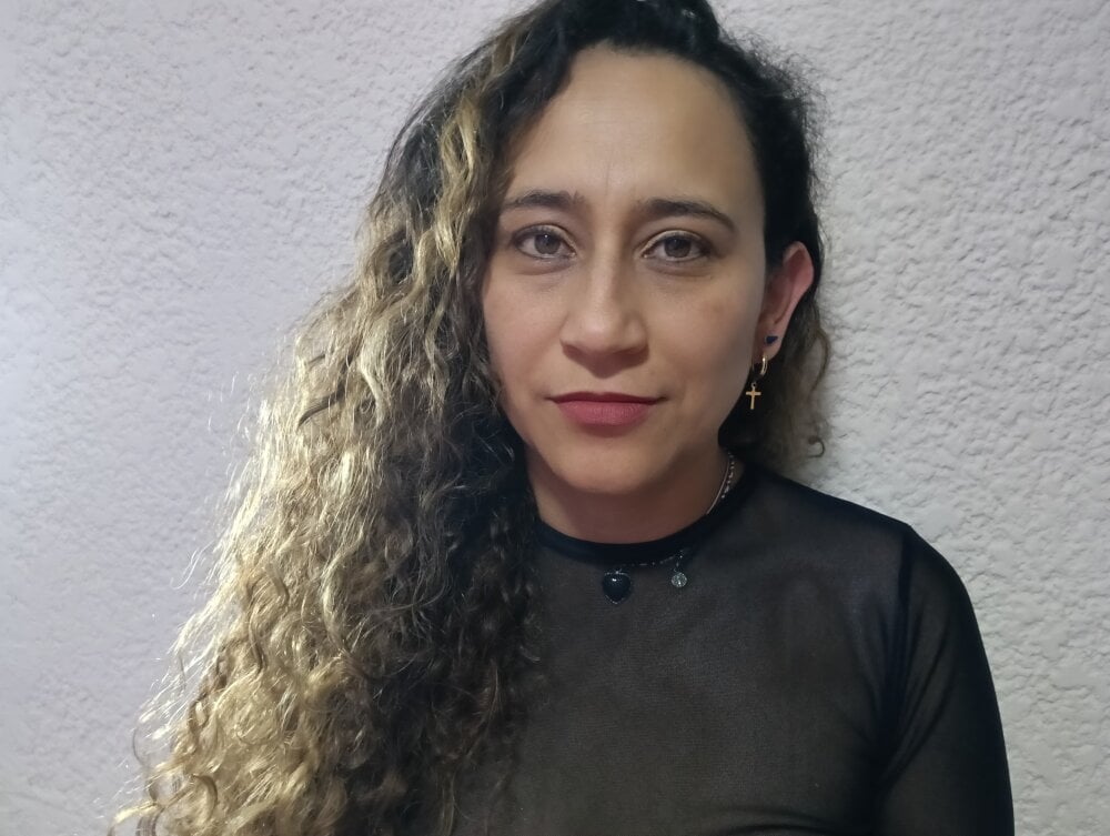 badgirlwebcam.com dirty_girl_1 livesex profile in on-your-laps cams