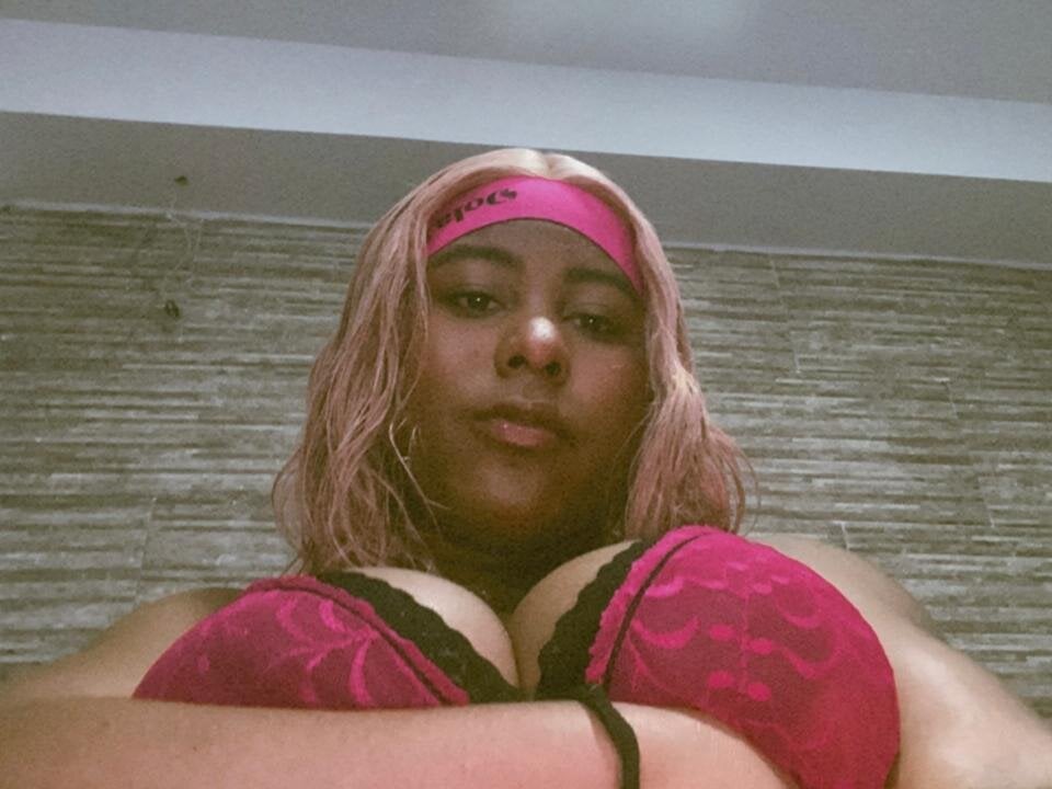 yelicampbell live cam model at StripChat