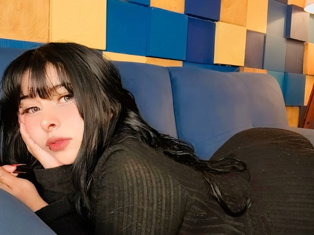 stripchat cravme webcam profile pic via livesextrans.com