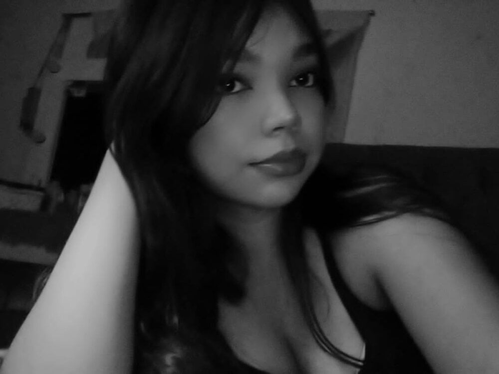 stripchat latin_luna18 webcam profile pic via mega-livestrip.info