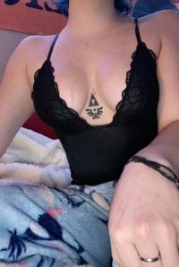 pink_champagne's Offline Chat Room