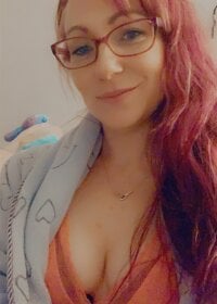WantedByManHatedByMost's Offline Chat Room