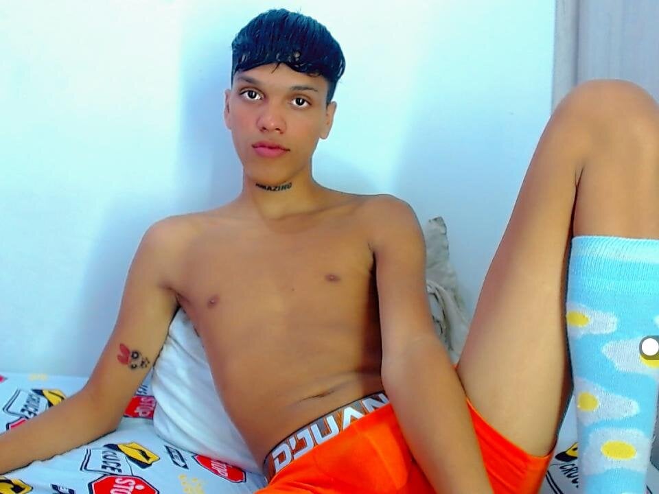 sweetboys18's Offline Chat Room
