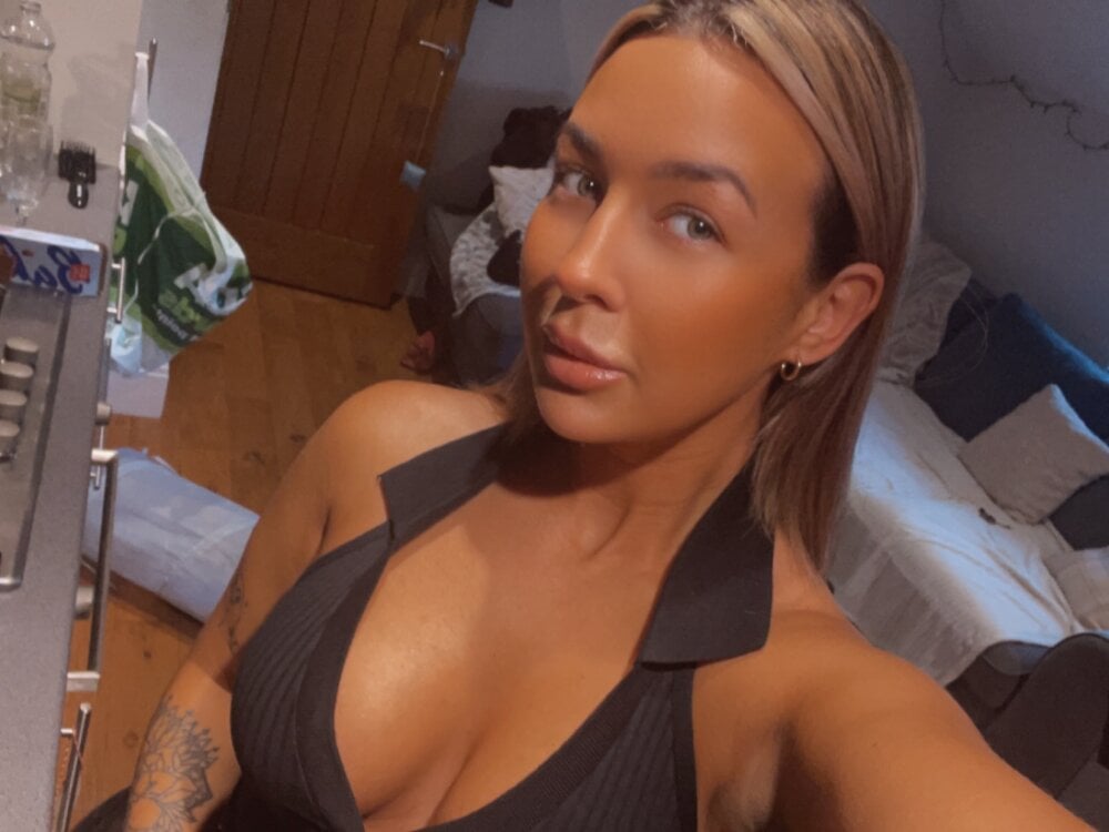Busty-Bambi profile