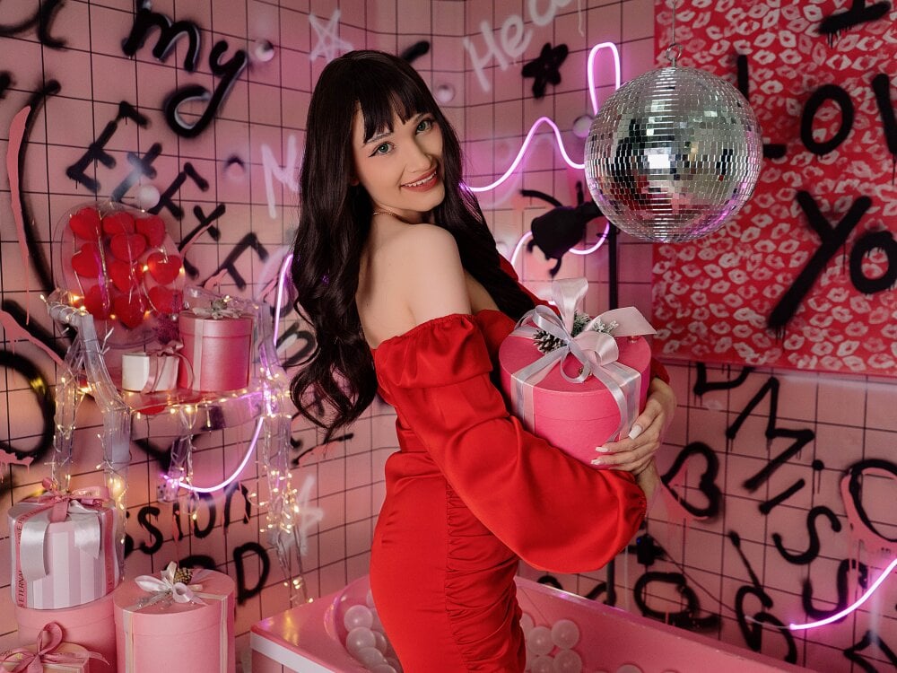 Live sex webcam photo for CarolReeves #289998670