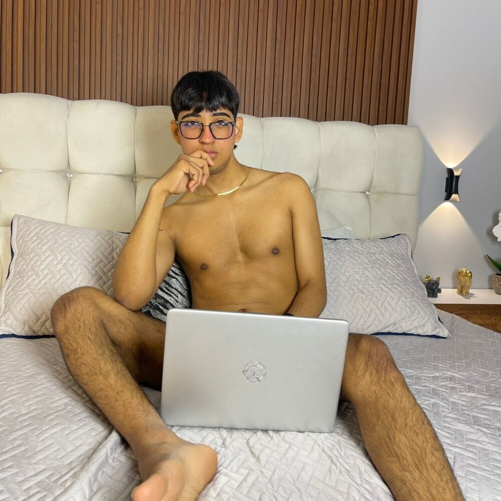 Dark_hairy_