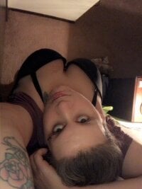 NikkiWithTheBigBoobs' Offline Chat Room