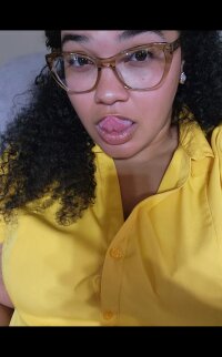 thick_priss' Offline Chat Room