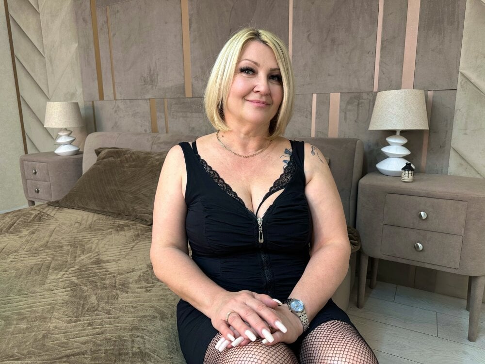 Mona_Minds' Live XXX Chat