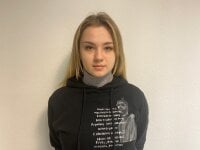 MadeleineCox's Offline Chat Room