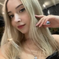 Tendercherryy's Offline Chat Room