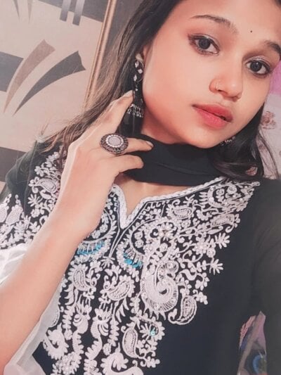 cute-naysha from stripchat