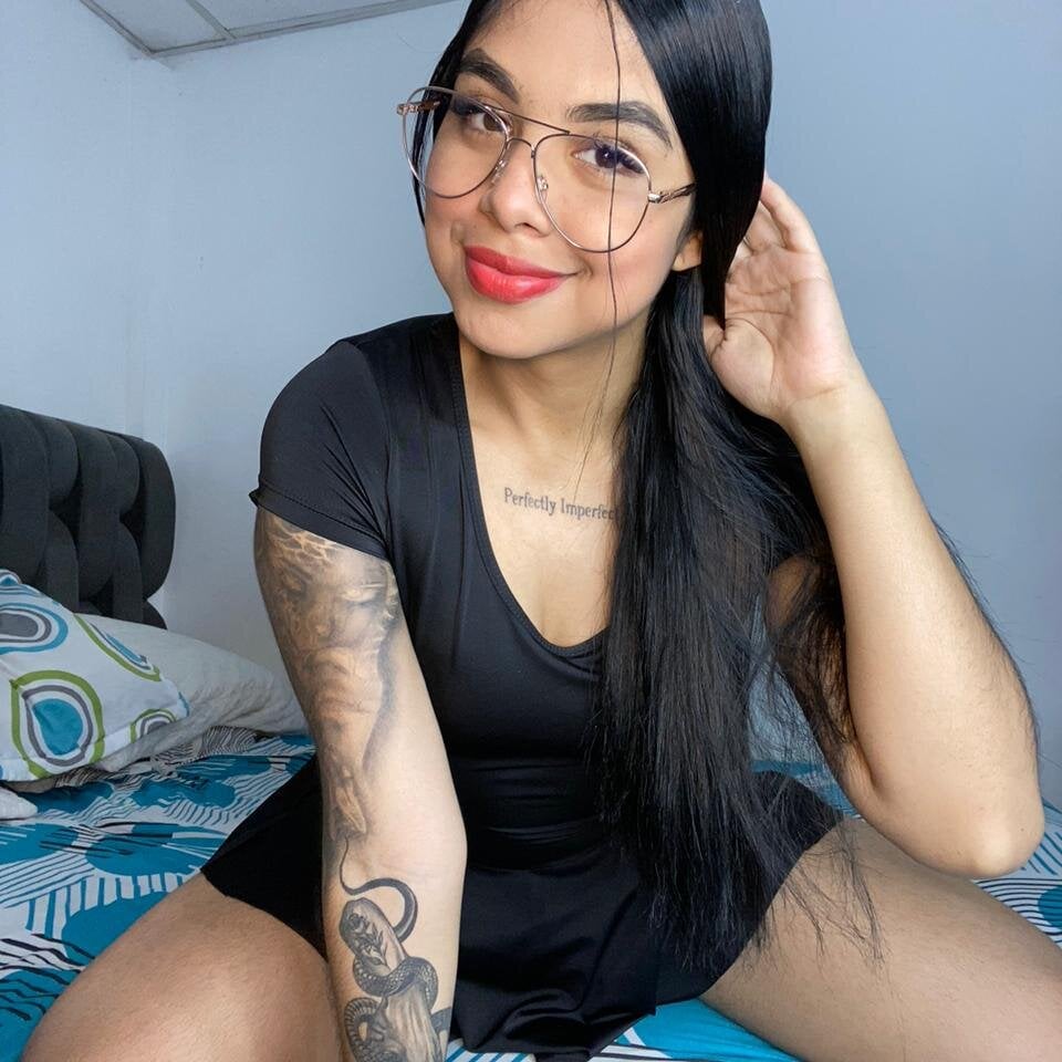 iluvcams.com amina__samilehh livesex profile in east cams